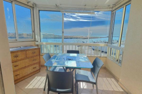 Studio superbe vue mer et port.